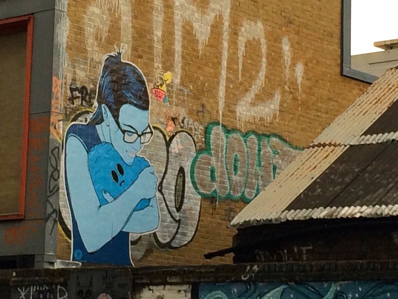 Diaporama A Shoreditch, le street art made in London - La fille en bleu. | Photo Dorothée Duchemin 